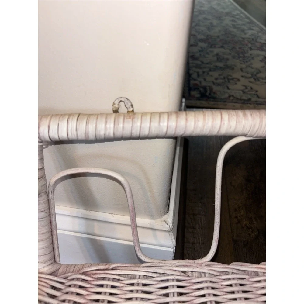 Vintage White Wicker Bench Wall Shelf Boho Cottage Coastal Bathroom Decor